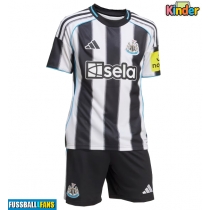 Newcastle United Tino Livramento #21 Heimtrikotsatz Kinder 2025-26 Kurzarm (+ Kurze Hosen)